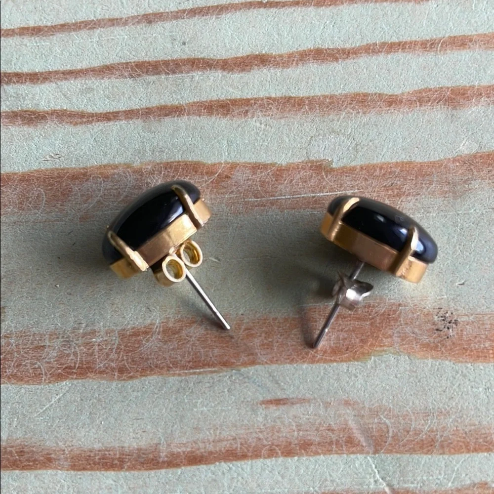 Elegant Black and Gold Stud Earrings - Picture 2 of 3